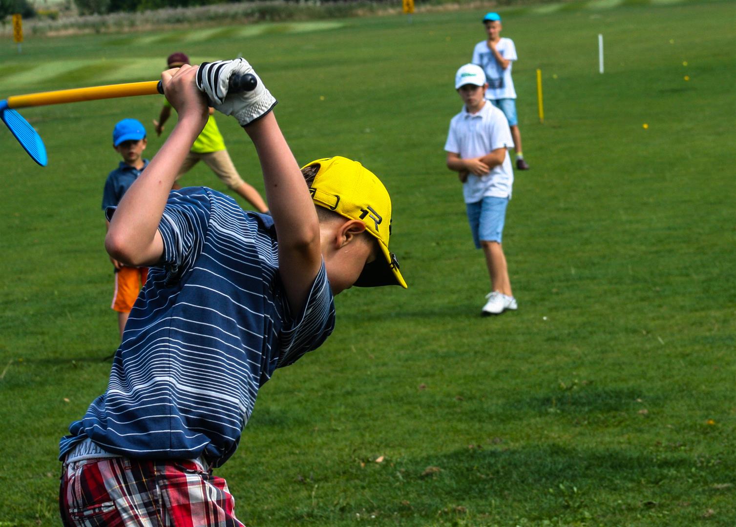 Rozpoczęcie przygody z golfem – jak wprowadzić dziecko w ten sport?
