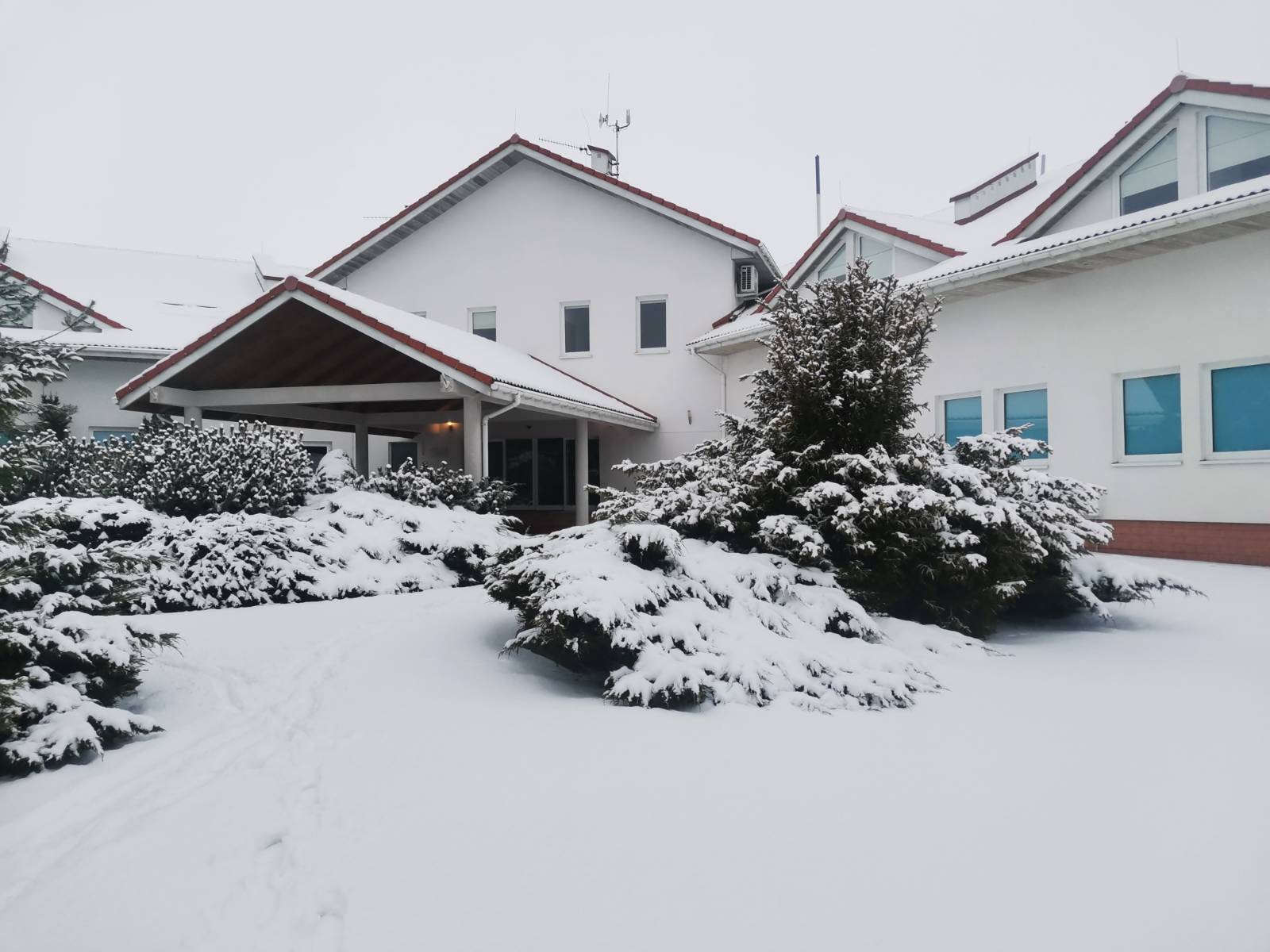 Polana obsypana śniegiem